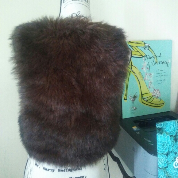 🍓NWT Faux Fur Crop Vest SZ S - Picture 3 of 6